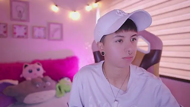 XXX chat uživo modela tommy_blue