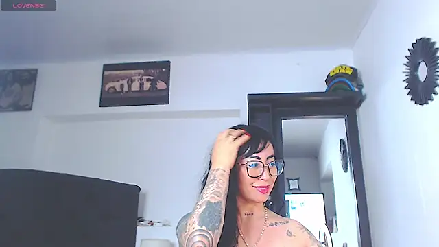 Vicky_hotmilf's Live XXX Chat
