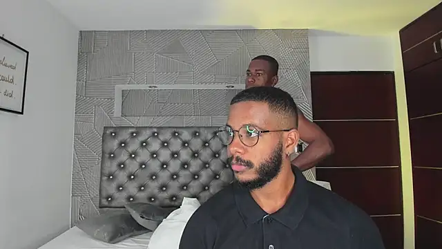 DereckandJakee's Live XXX Chat