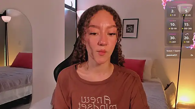 ChloeMoreti's Live XXX Chat