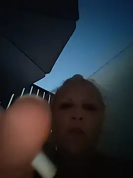 Divineblond 即時 XXX 聊天