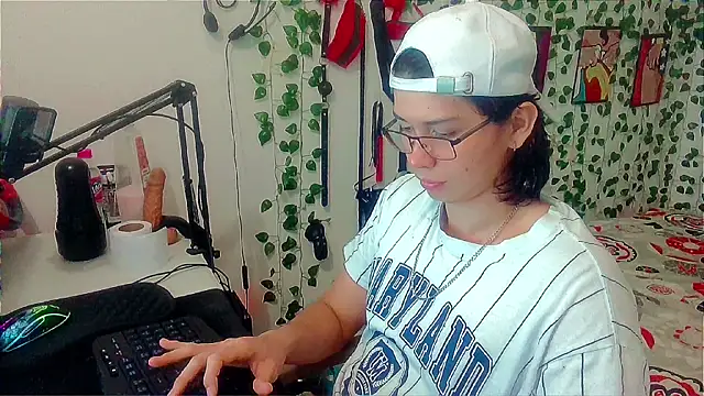 Andy_gray live XXX chat