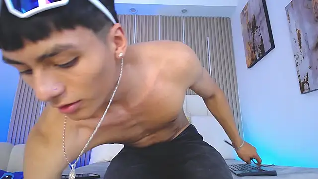 AdrianStark_ Chat XXX live