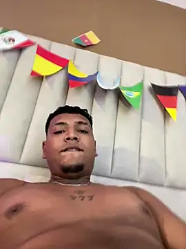 Axell_king07 Adlı Modelin Canlı XXX Sohbeti
