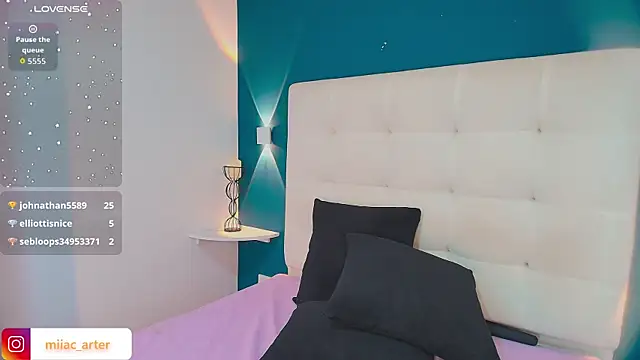 Chat +18 de MiaaCarter_ ao vivo