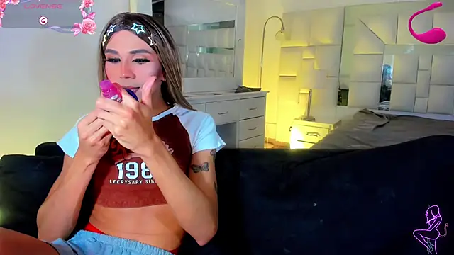 Онлайн чат XXX Lecsis_Lincy