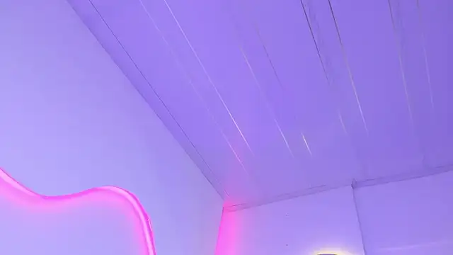 VenusBlazzer's Live XXX Chat
