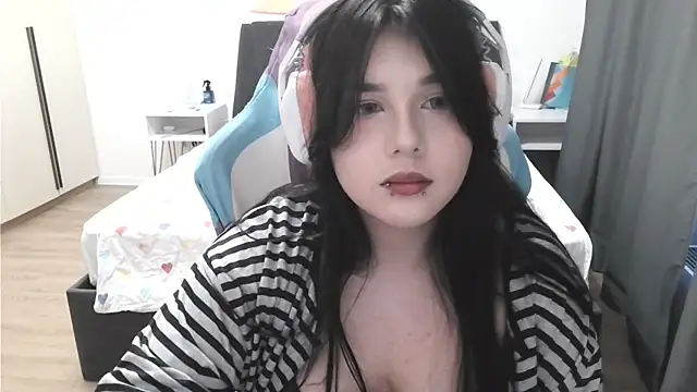 LunarMia Chat XXX live