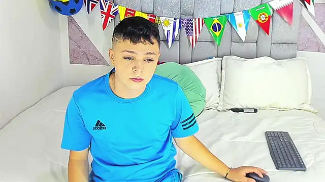 christopher_Hot Adlı Modelin Canlı XXX Sohbeti