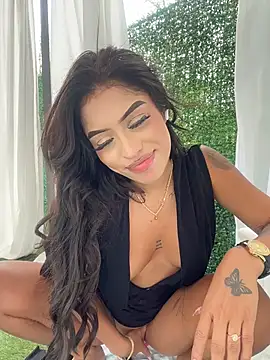 MystiqueXXX Adlı Modelin Canlı XXX Sohbeti