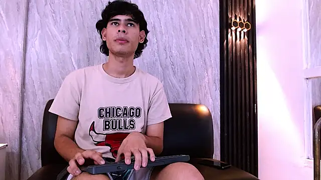 Kevin_Brooks1's Live XXX Chat