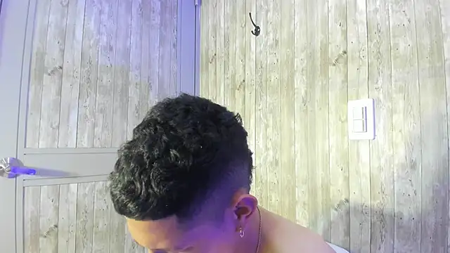 Tony_Zackk Adlı Modelin Canlı XXX Sohbeti