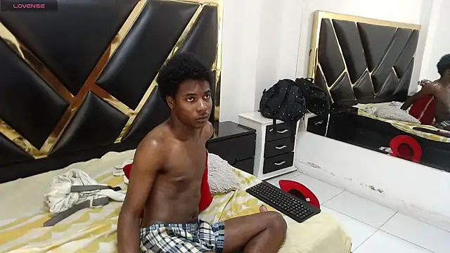 NoahJhonson69's Live XXX Chat