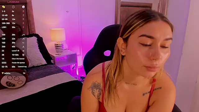 HaslyFox Adlı Modelin Canlı XXX Sohbeti