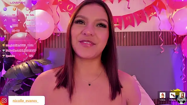 NicolleeEvanss Live XXX-Chat