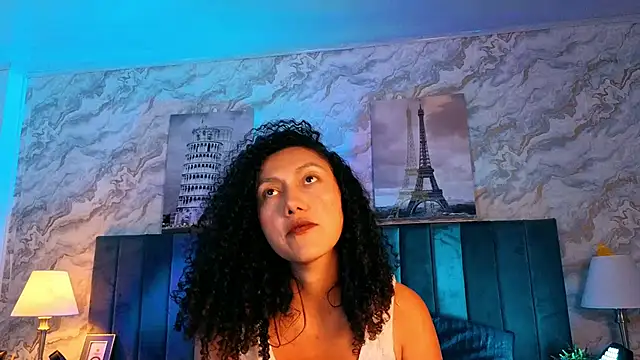 kiara-belle Adlı Modelin Canlı XXX Sohbeti