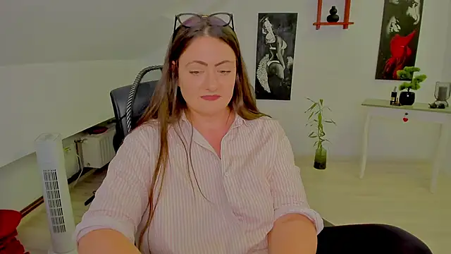 MistressDarrah's Live XXX Chat