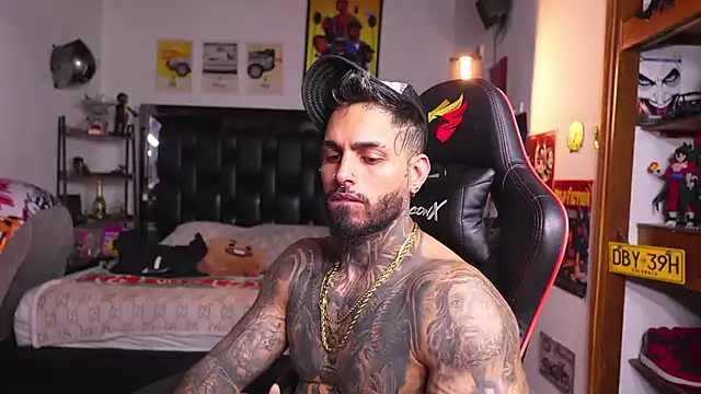 logan_hugh8's Live XXX Chat
