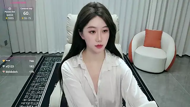LUNYI-CC Adlı Modelin Canlı XXX Sohbeti