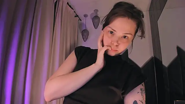 Maykinkya Adlı Modelin Canlı XXX Sohbeti