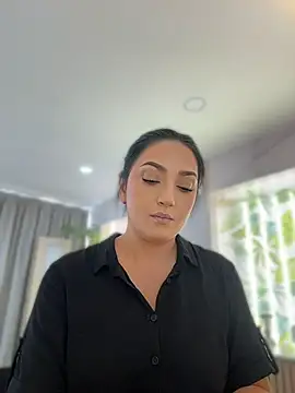 Chat +18 de LIAH_IZUMI ao vivo