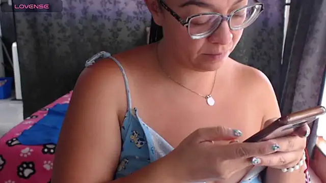 Chat +18 de miia-big1boobs_ ao vivo