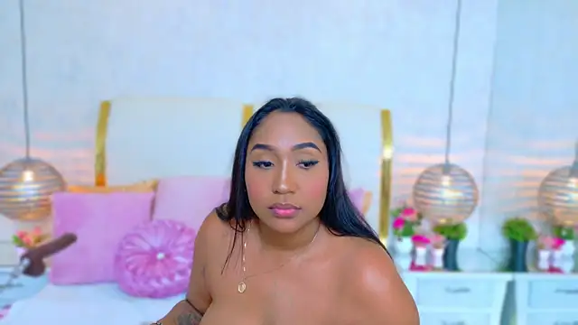 NaiomyLanes' Live XXX Chat