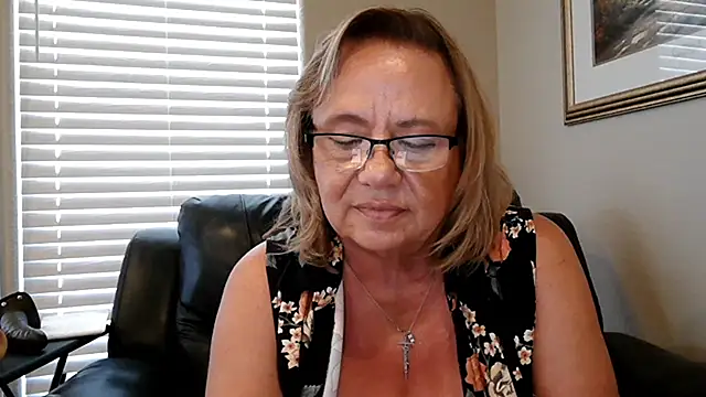 XXX chat uživo modela BustyAnnie