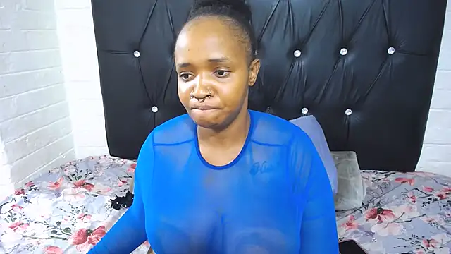 XXX chat uživo modela CandyBoobs69