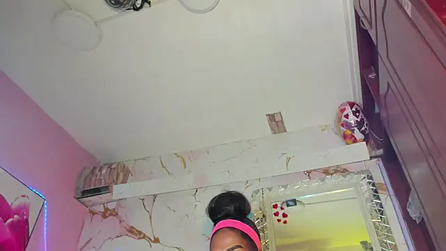 Chat +18 de HUGE_BLACKCOCK ao vivo