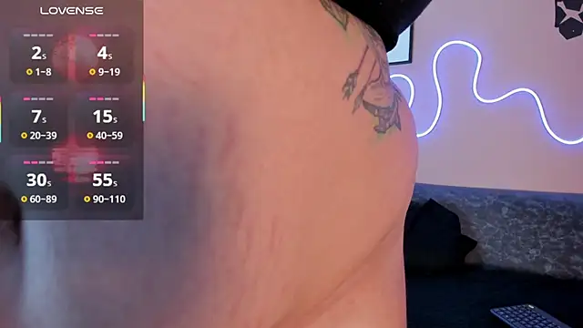 Chatroom XXX en direct de karo_linee1