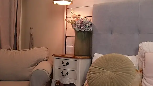 Chat +18 de IsabellaMysty ao vivo