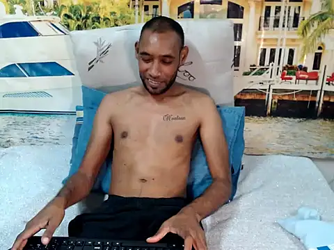 IndianMagicMike Chat XXX in diretta
