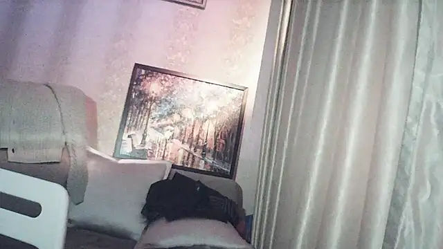 MoodieMira's Live XXX Chat