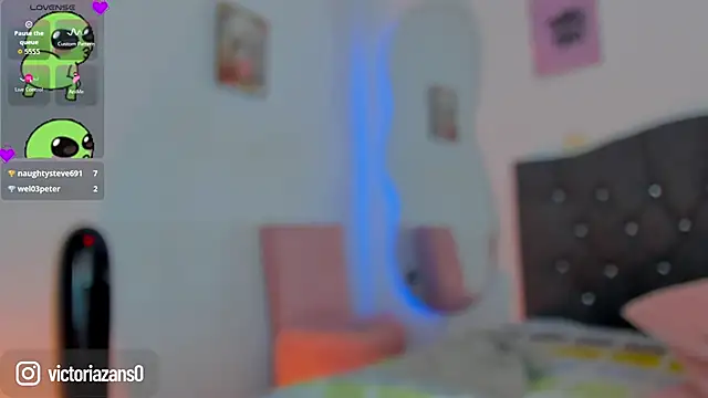 VickyallienのライブXXXチャット