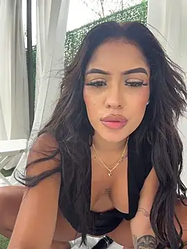 Chat +18 de MystiqueXXX ao vivo