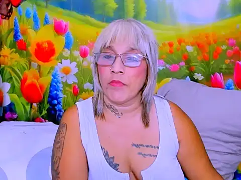 indianroxy Adlı Modelin Canlı XXX Sohbeti