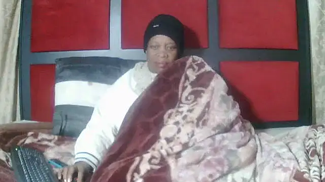 Chat +18 de JoycyQueen ao vivo