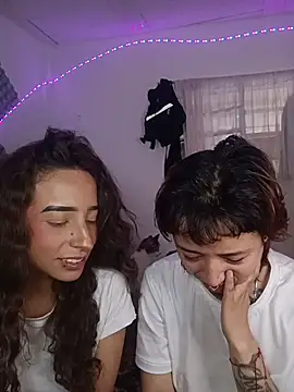 AlexxaAndRileyyのライブXXXチャット