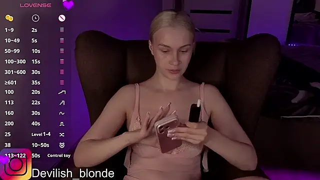 HitchcocianBlonde Adlı Modelin Canlı XXX Sohbeti