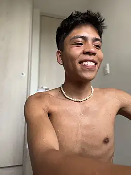MaxiWildd live XXX chat