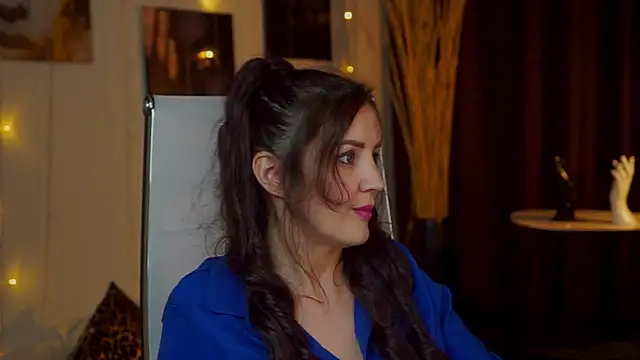 AureliaVane Adlı Modelin Canlı XXX Sohbeti