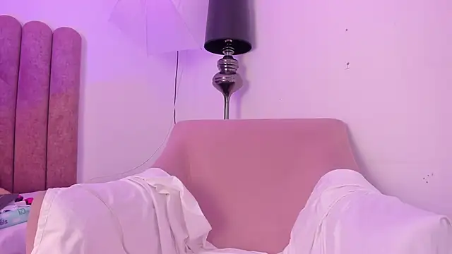 Živý XXX chat EmilyHanks_