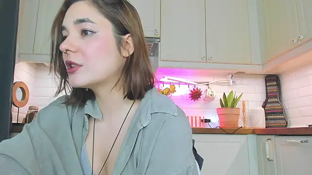 دردشة LiyaFly الجنسية المباشرة