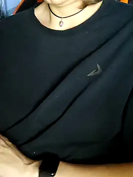 XXX chat uživo modela Aashikalaa