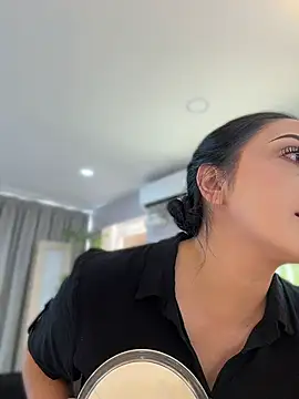 Chat XXX ao vivo de LIAH_IZUMI