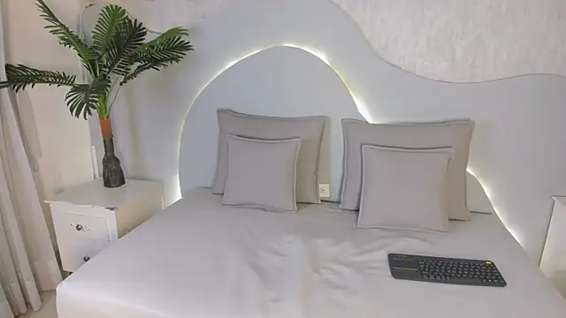 XXX chat uživo modela Zafiro_n_amber