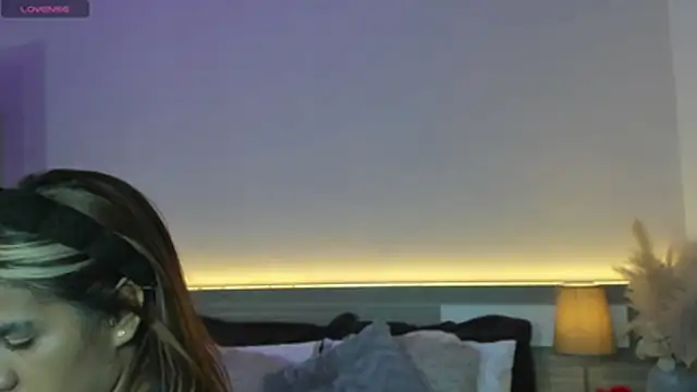 ZarahFoxx's Live XXX Chat