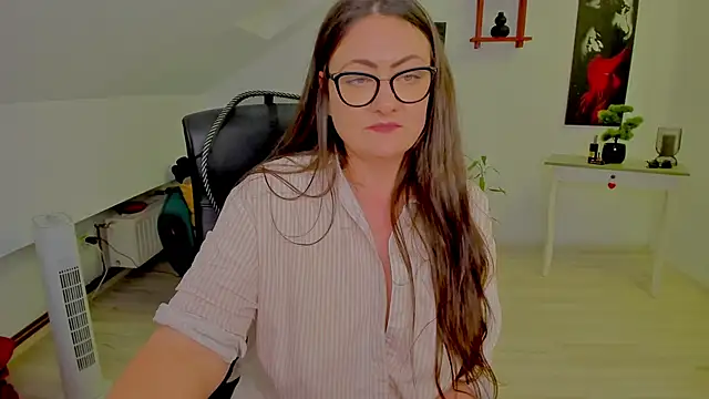 دردشة MistressDarrah الجنسية المباشرة