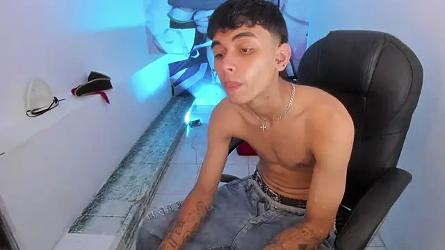 Chat +18 de Tyger_Boyy ao vivo